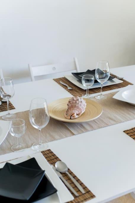 Lisbon Waves Surf Lodge Almada Ngoại thất bức ảnh