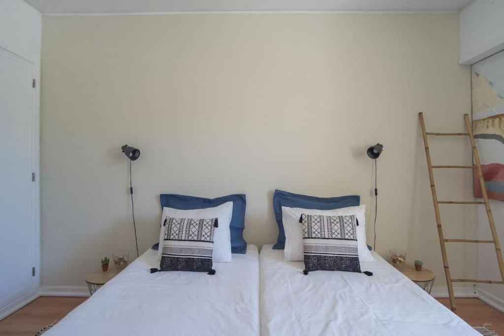 Lisbon Waves Surf Lodge Almada Ngoại thất bức ảnh