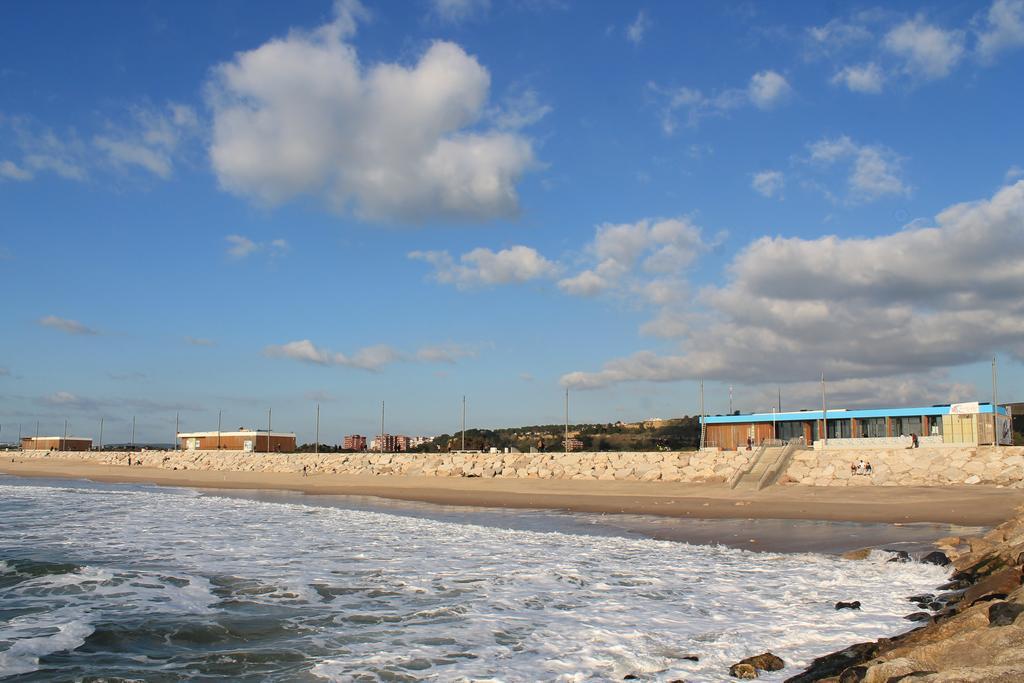 Lisbon Waves Surf Lodge Almada Phòng bức ảnh